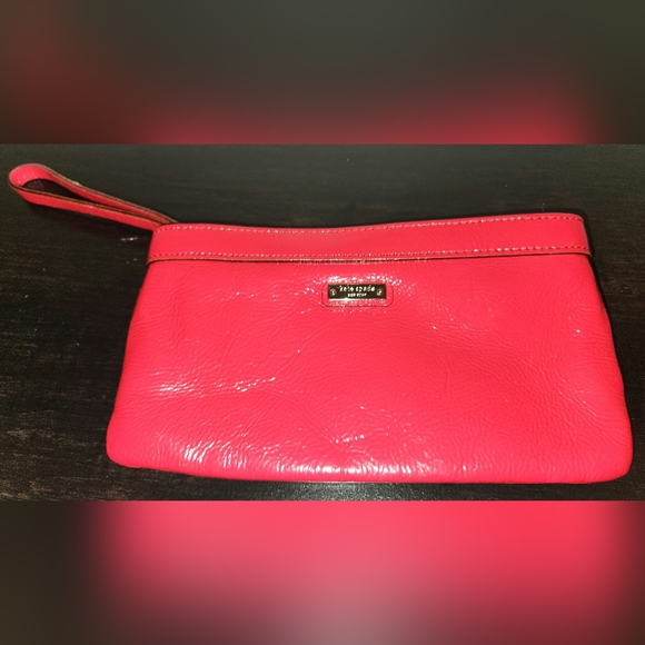 kate spade Handbags - GUC Kate Spade wristlet